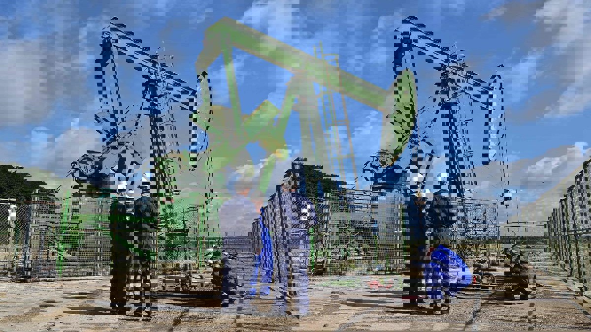 النفط يهبط بعد إقالة جون بولتون‎