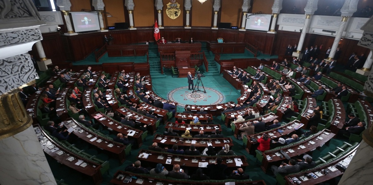 هل فقد البرلمان التونسي هيبته وتنازل عن صلاحياته للحكومة؟