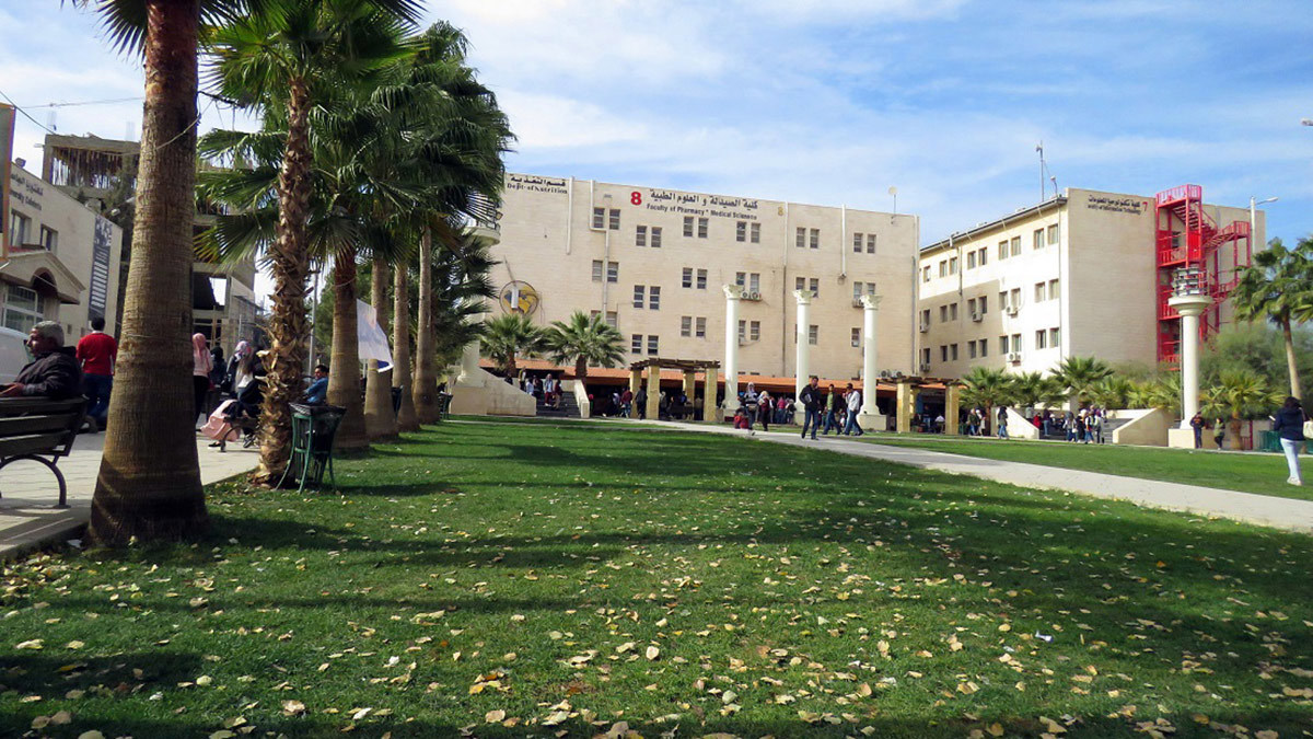 بالفيديو.. مشاجرة بالأسلحة النارية داخل جامعة "البترا" في الأردن