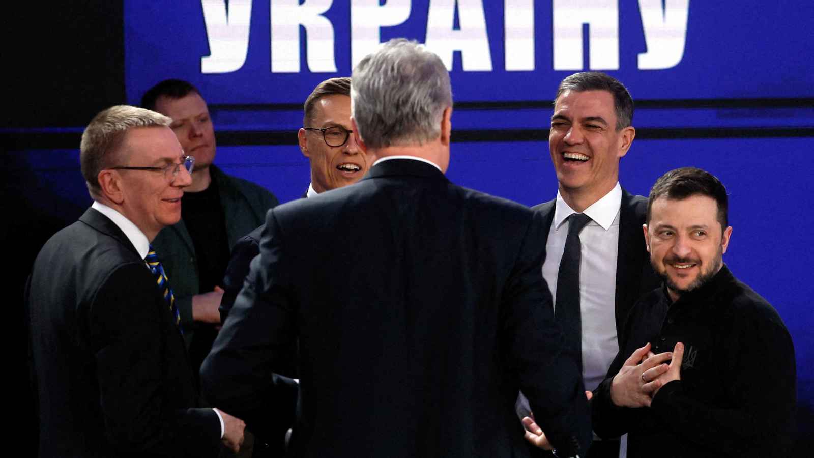 هل تتخلى أوروبا عن زيلينسكي للوصول إلى "حل نهائي" في أوكرانيا؟