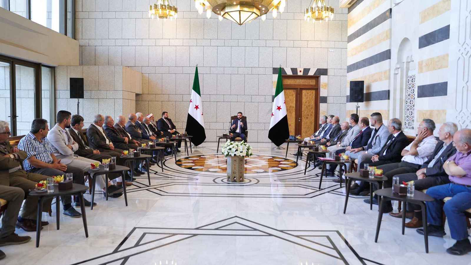 بناء جسور أم ترتيب أوراق.. ماذا بعد لقاء الشرع وفد السويداء؟