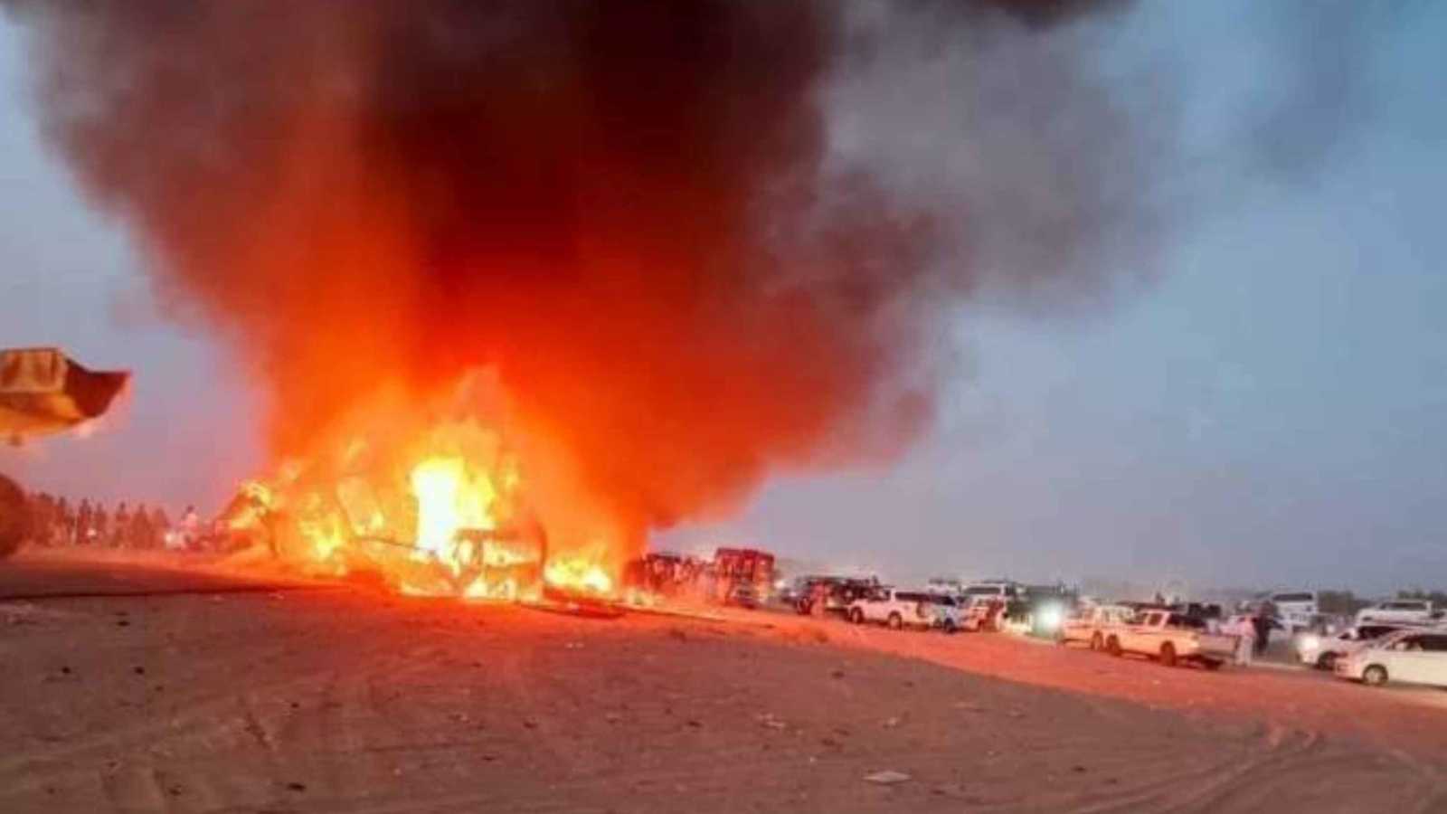 اليمن.. حادث "مأساوي" يودي بحياة 14 شخصا (صور وفيديو)