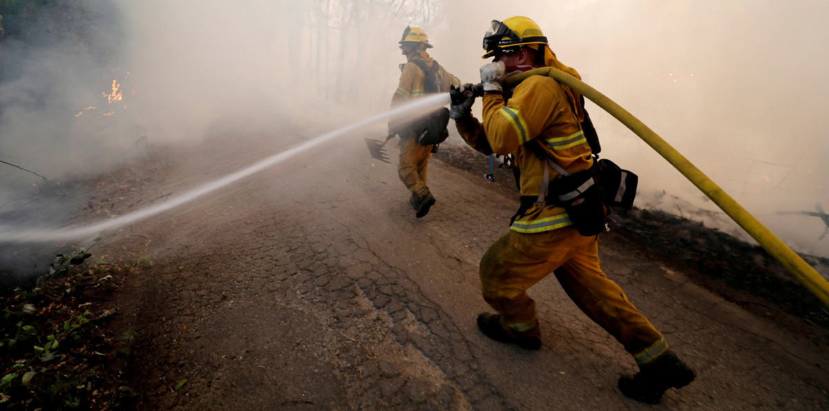 ترامب يعلن حرائق كاليفورنيا "كارثة كبيرة".. ويأمر بـ"مساعدات اتحادية" (صور)