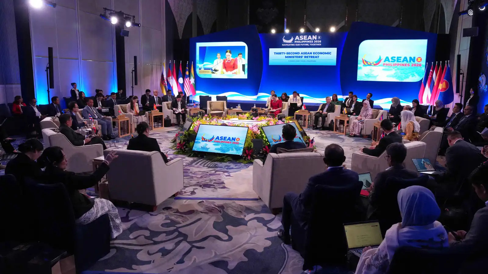 وزراء خارجية "آسيان" يحثون أمريكا وإيران على التوصل لحل دائم للصراع