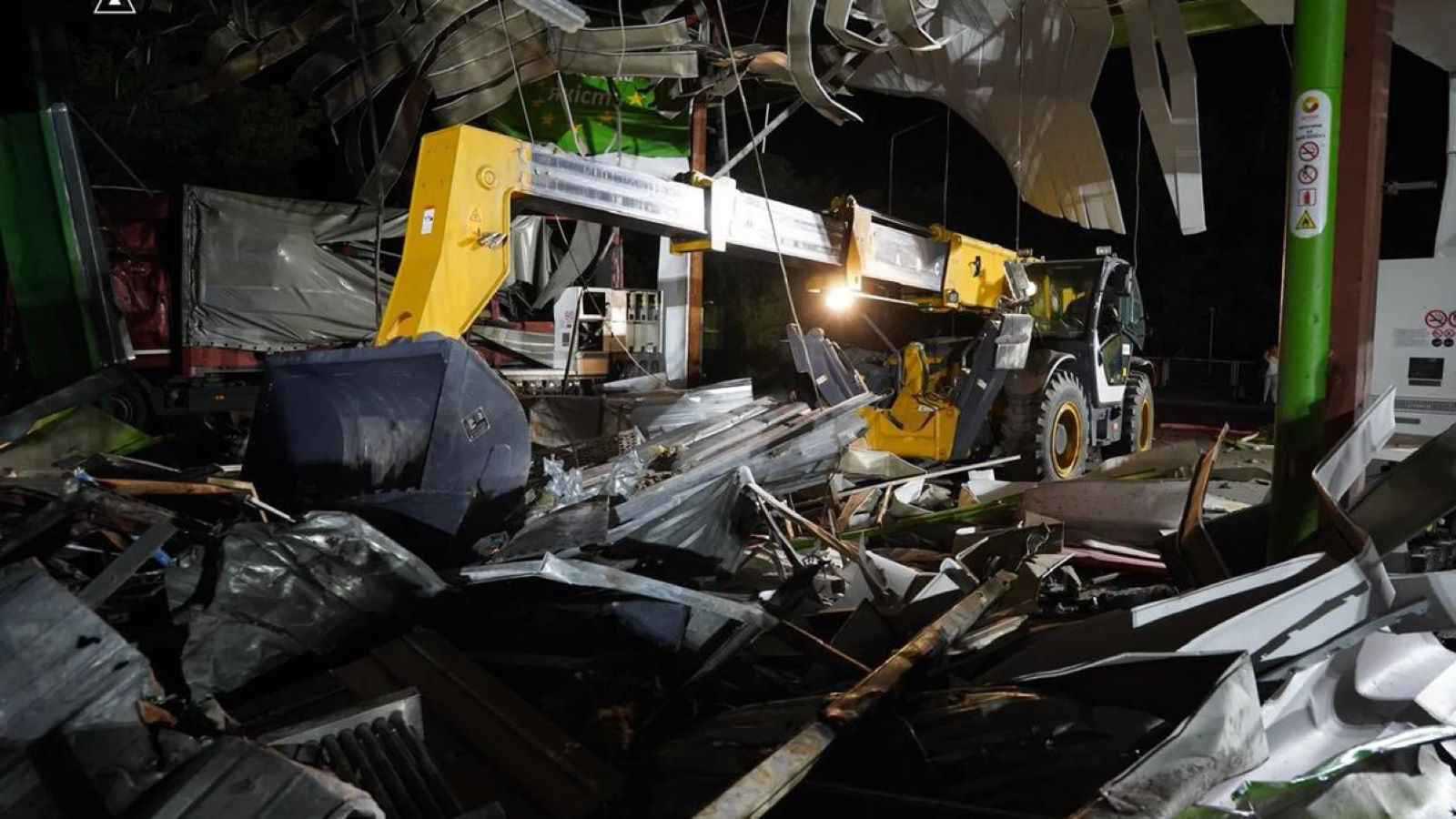 روسيا تهاجم بنية تحتية للسكك الحديدية وسط أوكرانيا (فيديو وصور)