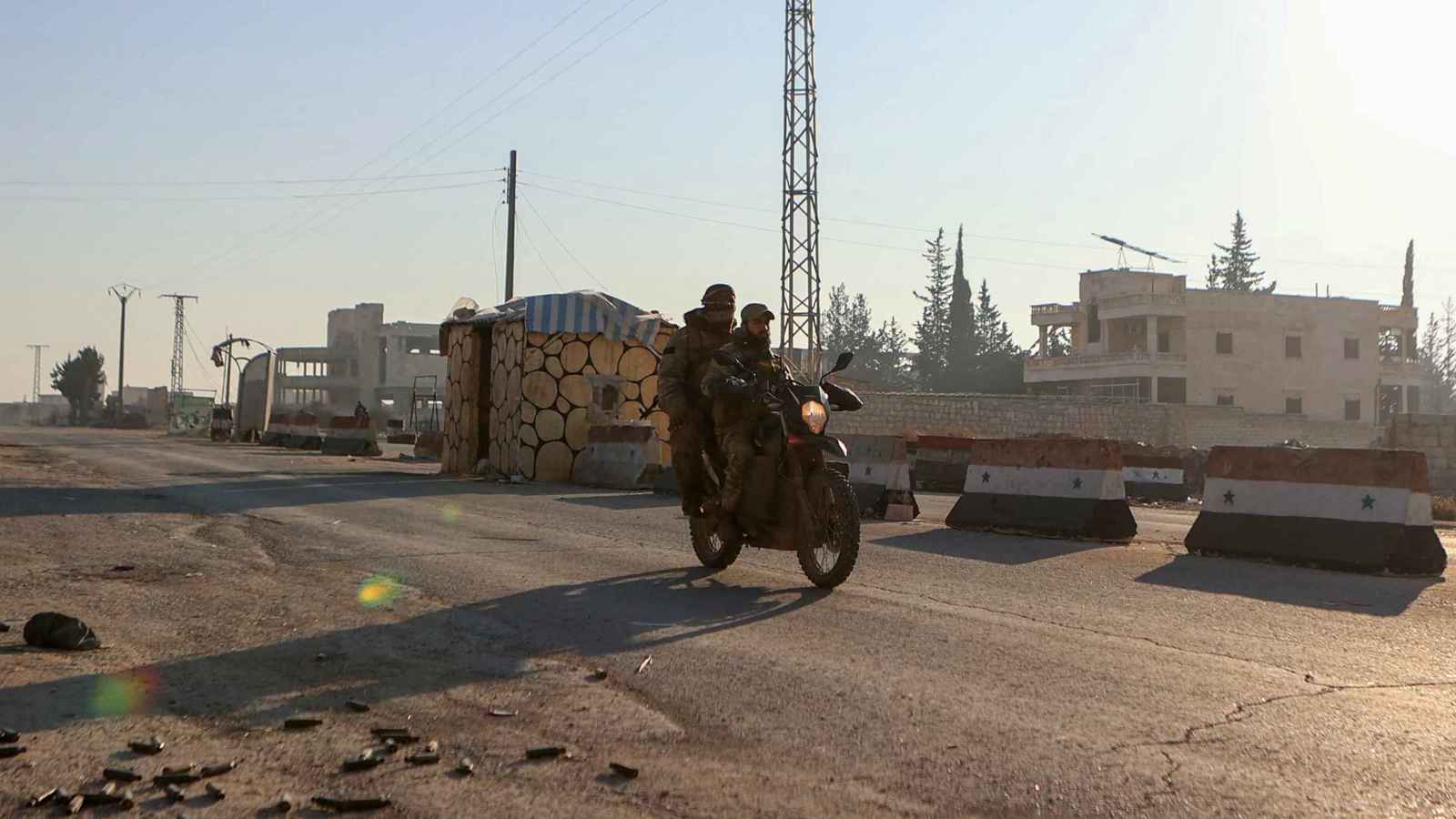 بعد سقوط حماة.. هل باتت طريق دمشق "ممهدة"؟