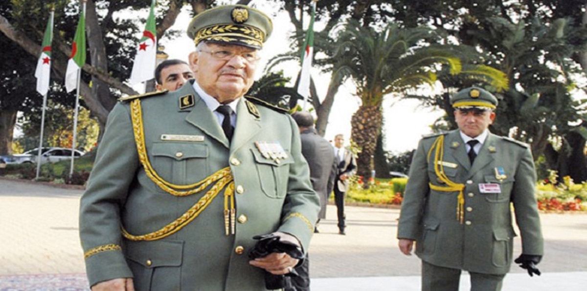 الجزائر.. قائد الجيش يرُدّ على خصوم بوتفليقة