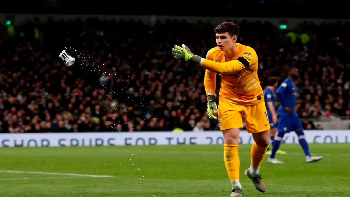 بعد إلقاء مقذوف تجاه حارس تشيلسي.. توتنهام يمنع مشجعا من حضور مبارياته