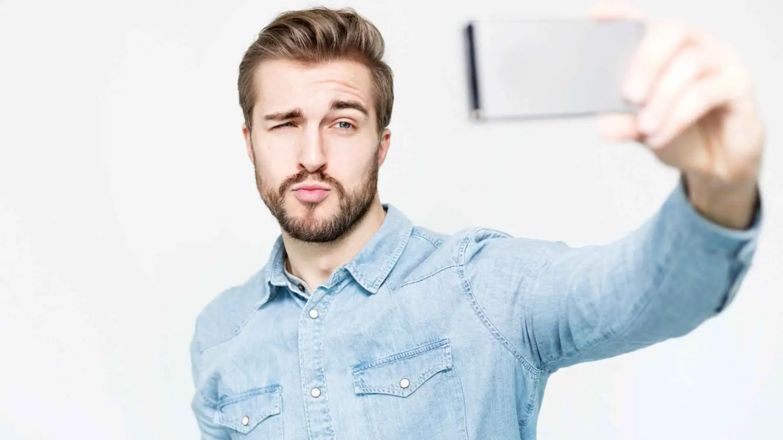 "هوس الإعجابات".. ما العلاقة بين النرجسية وإدمان وسائل التواصل؟