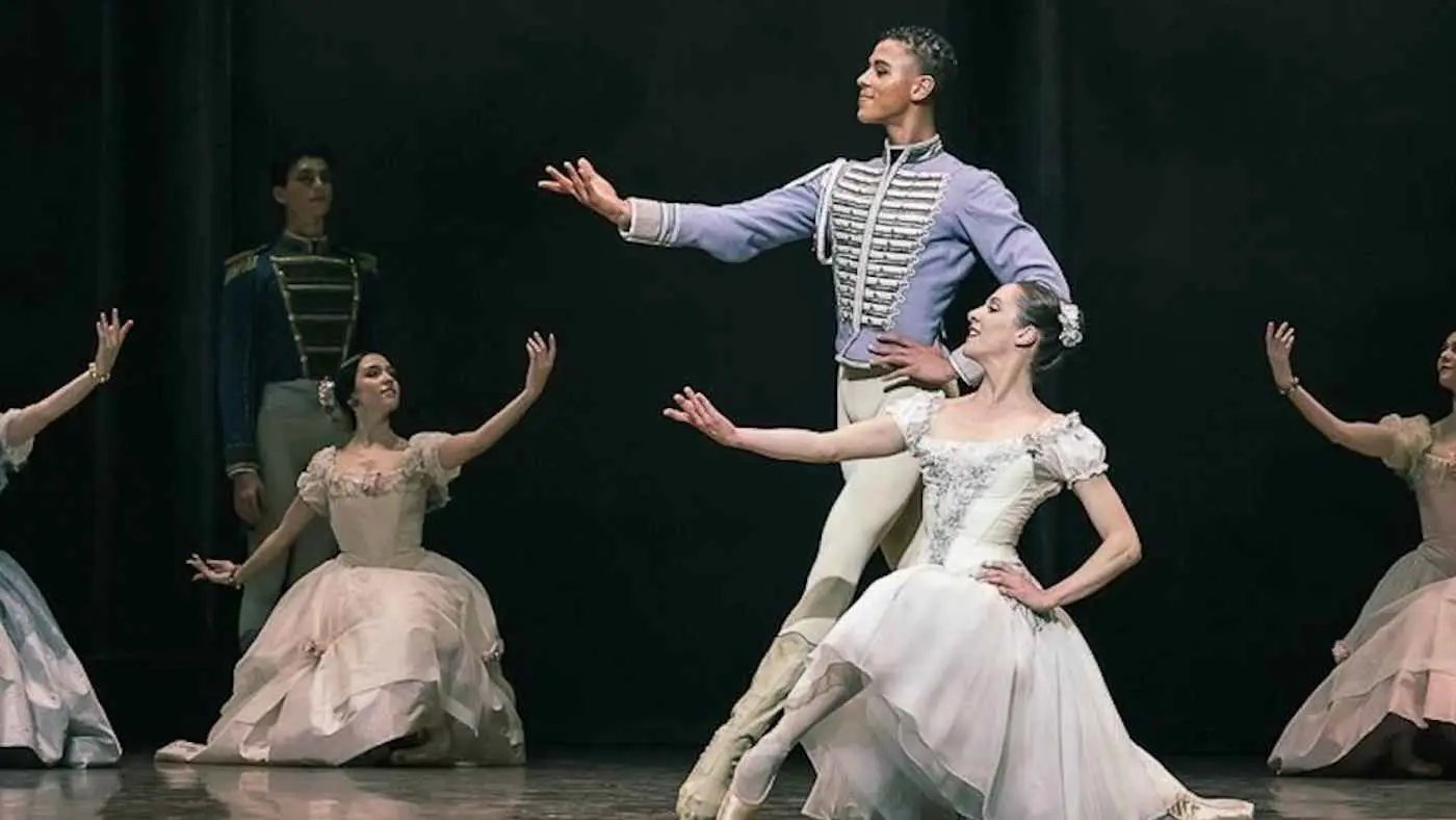 خطوة نحو الحل أم مجرد هدنة؟.. راقصو باليه "أوبرا باريس" يعلقون الإضراب