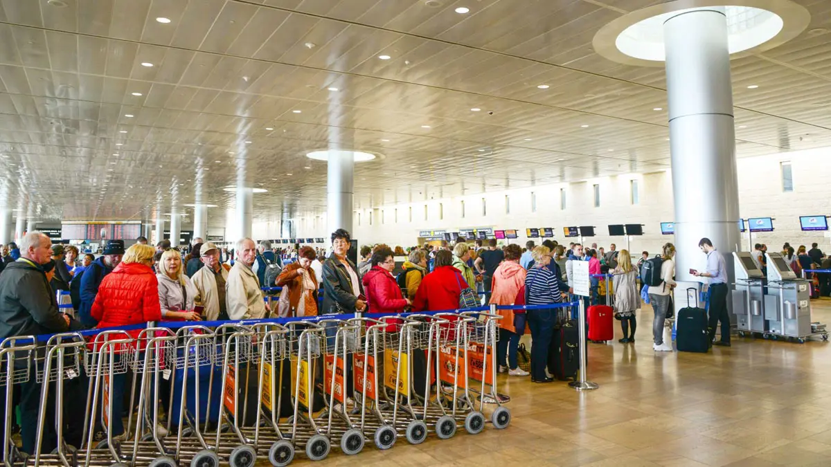 احتجاز سياح متبادل بين إسرائيل وأوكرانيا في المطارات‎