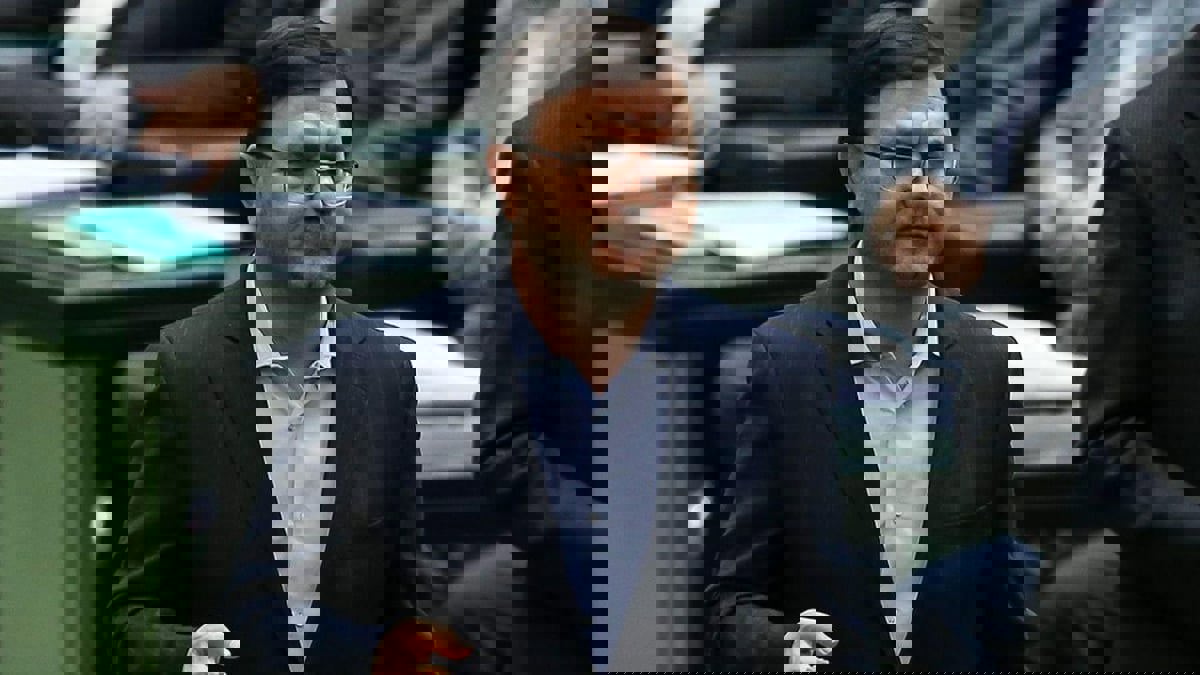 طهران تتهرب من المسؤولية.. البرلمان الإيراني: الإسرائيليون نفذوا الاعتداء على ميناء الفجيرة الإماراتي