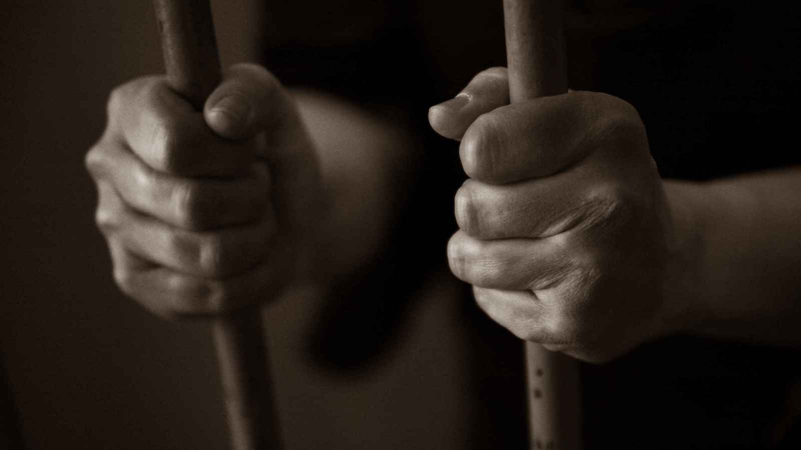 بريطانيا.. السجن لرجل تآمر لختان فتاة قاصر