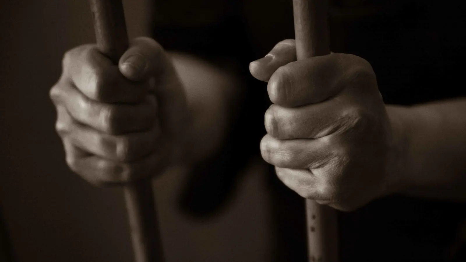 بريطانيا.. السجن لرجل تآمر لختان فتاة قاصر