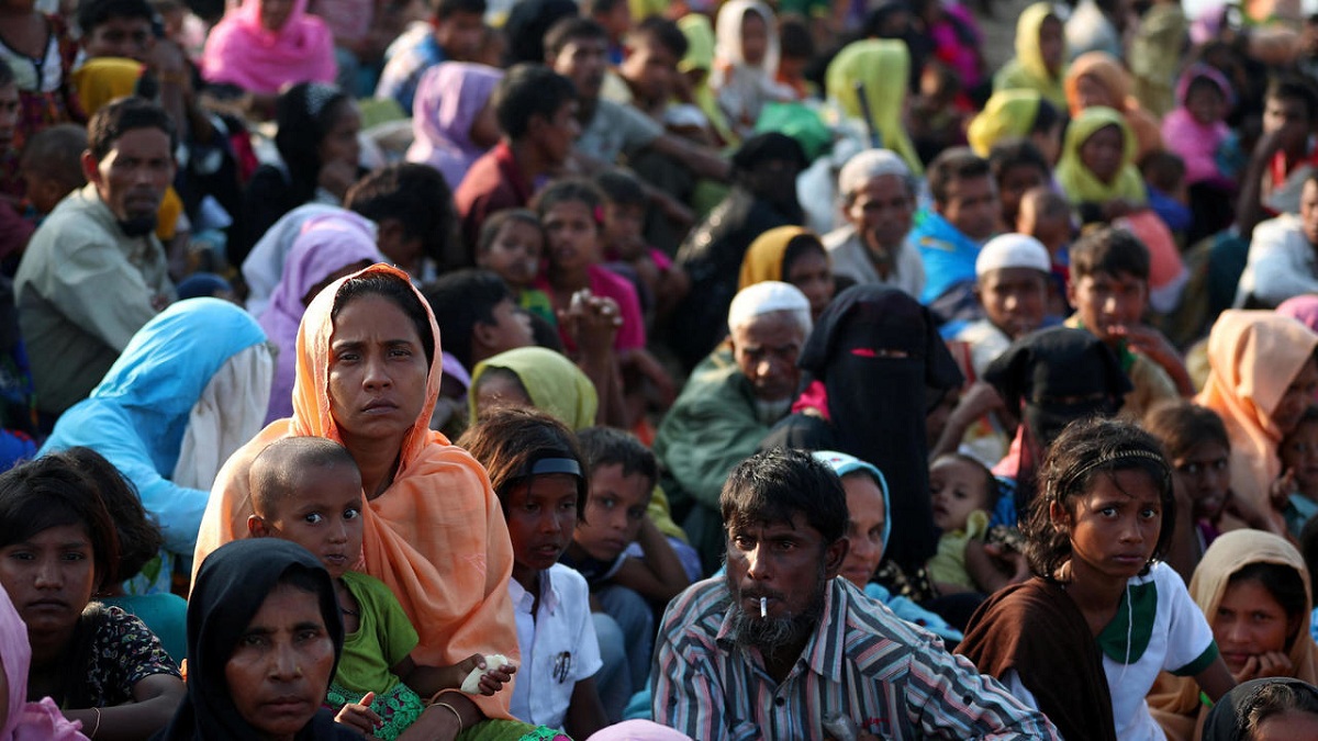 آلاف من الروهينغا يحتجون على ظروف عيشهم على جزيرة في بنغلاديش‎