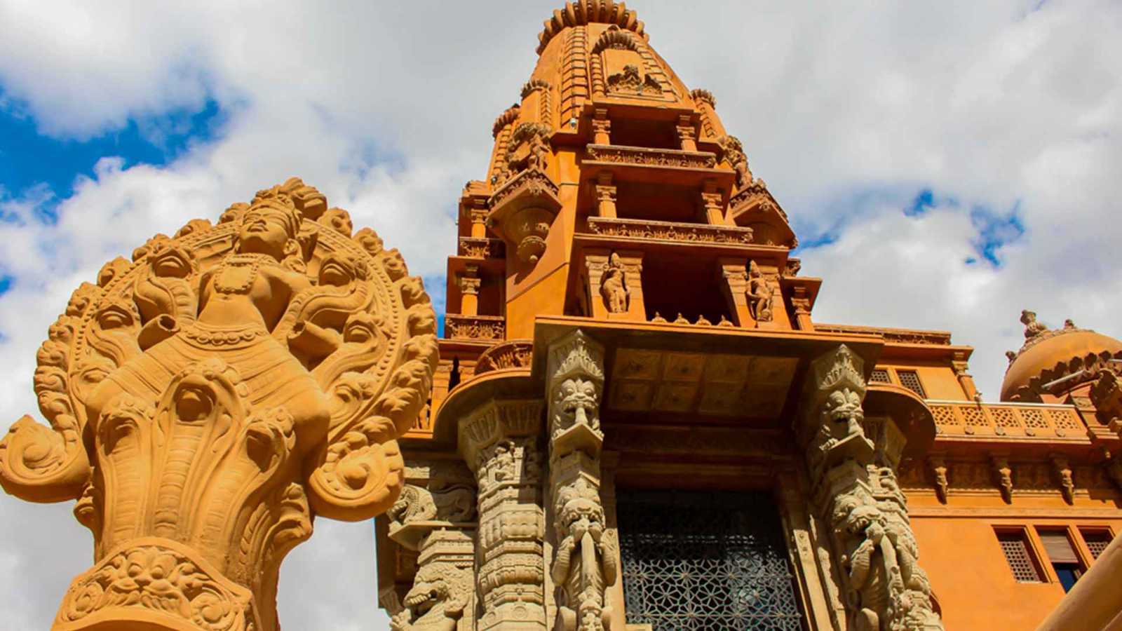 قصر البارون.. تحفة معمارية تعبق بقصص "الرعب والأشباح" (صور)