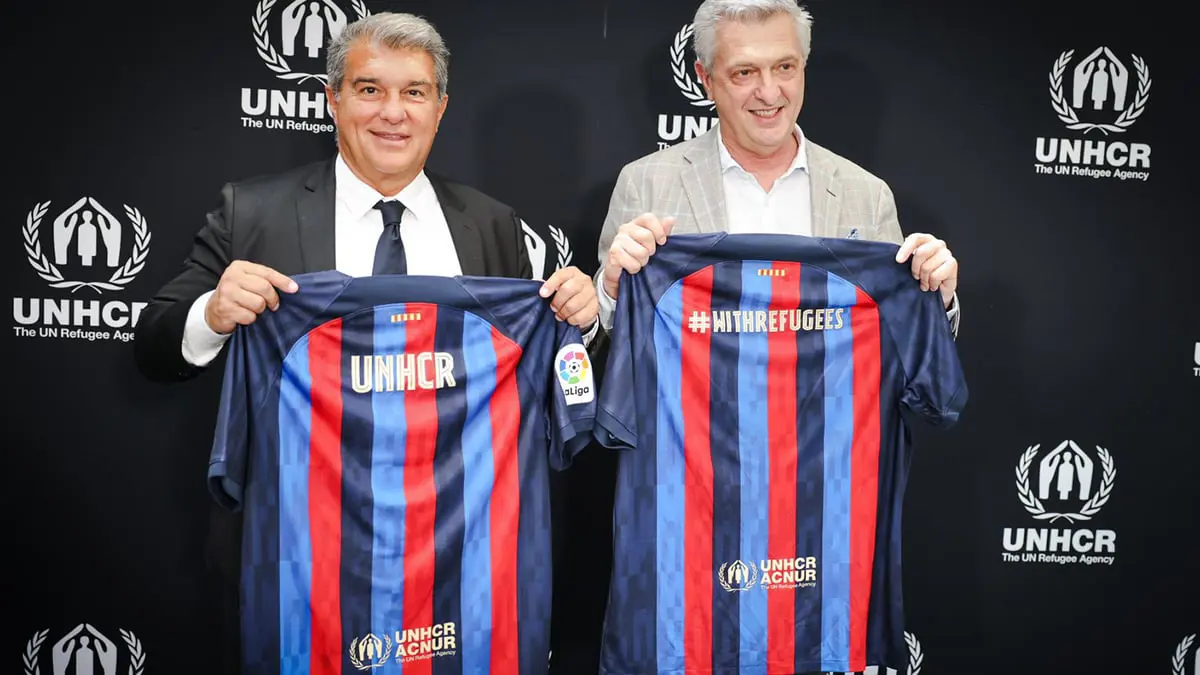 برشلونة يضع شعار مفوضية شؤون اللاجئين على قميصه بدلا من يونيسف