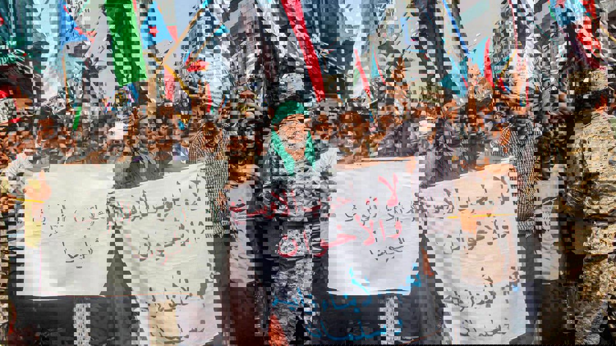 ناشطون يمنيون يطالبون بحظر حزب الإصلاح