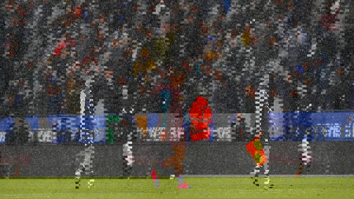 ناد إنجليزي يعاقب لاعبه لعدم الالتزام بقيود الحجر المنزلي