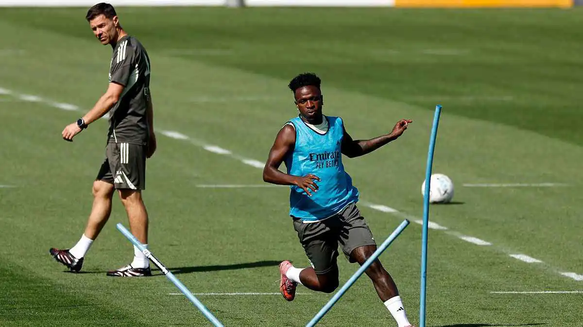 بعد انهيار مفاوضات التجديد.. هل يرحل فينيسيوس عن ريال مدريد في يناير؟