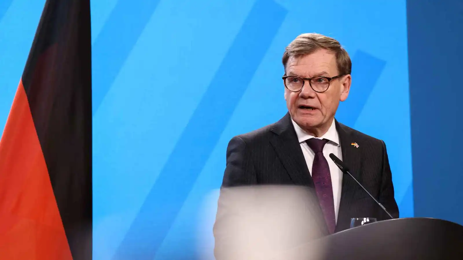 برلين: على إيران فتح مضيق هرمز