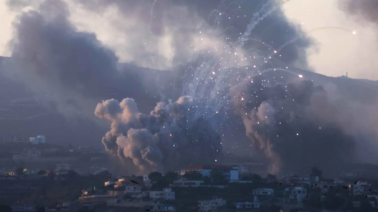 وسط استمرار الخروقات.. قتيلان بغارة إسرائيلية على جنوب لبنان