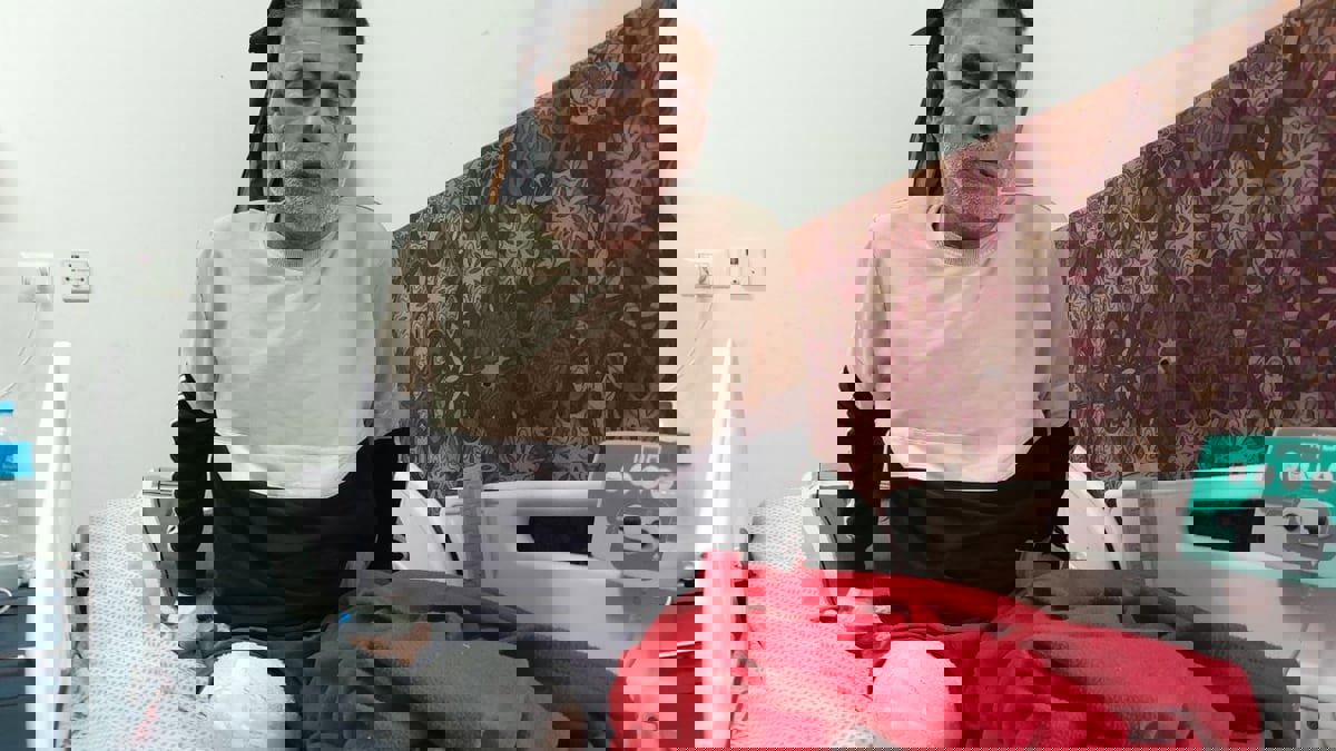 بترت قدمه ويحلم بالعودة لعمله.. مُسعف يروي لـ"إرم نيوز" أهوال الحرب