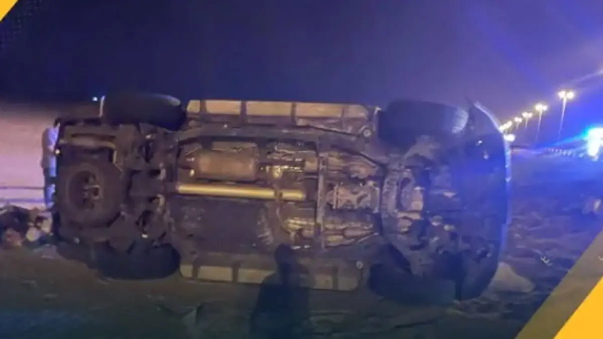 إصابة كويتية ورضيعها بعد انقلاب سيارتها بسبب "الرمال الزاحفة"