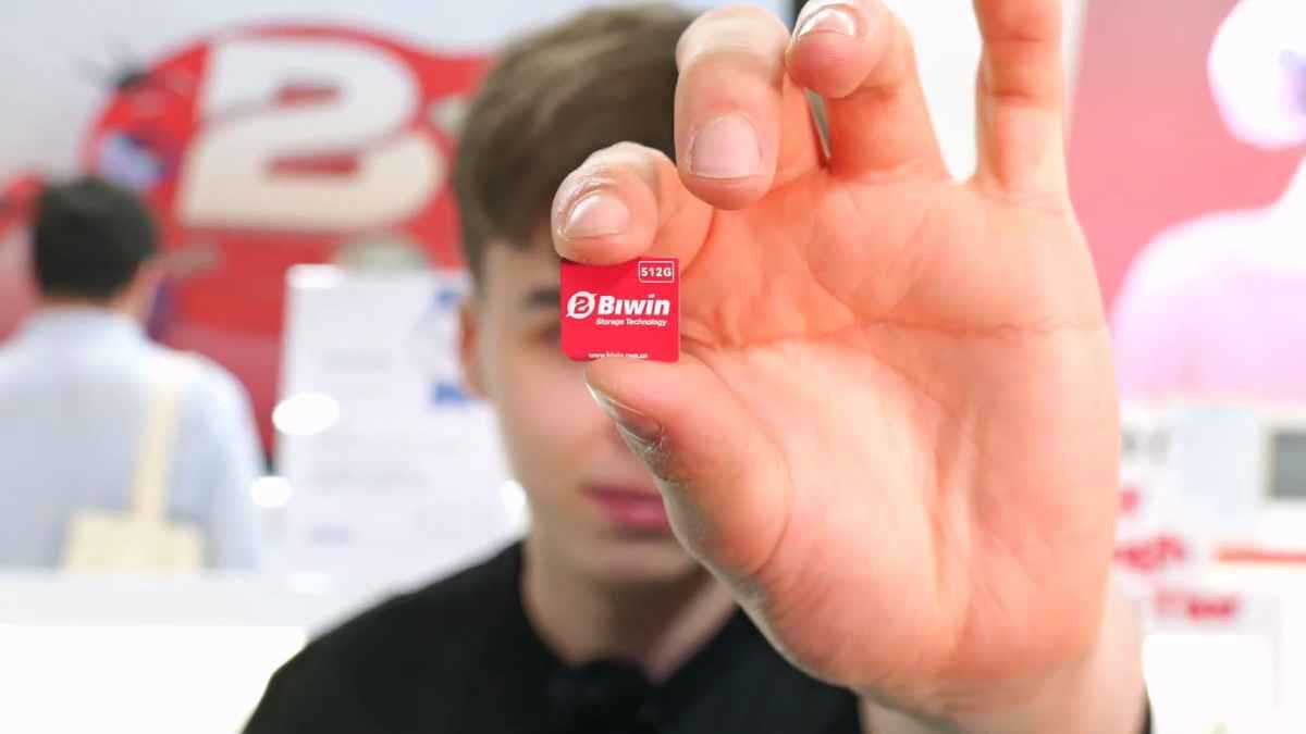 ابتكار يهدد بطاقات microSD.. تعرف إلى أصغر قرص SSD في العالم