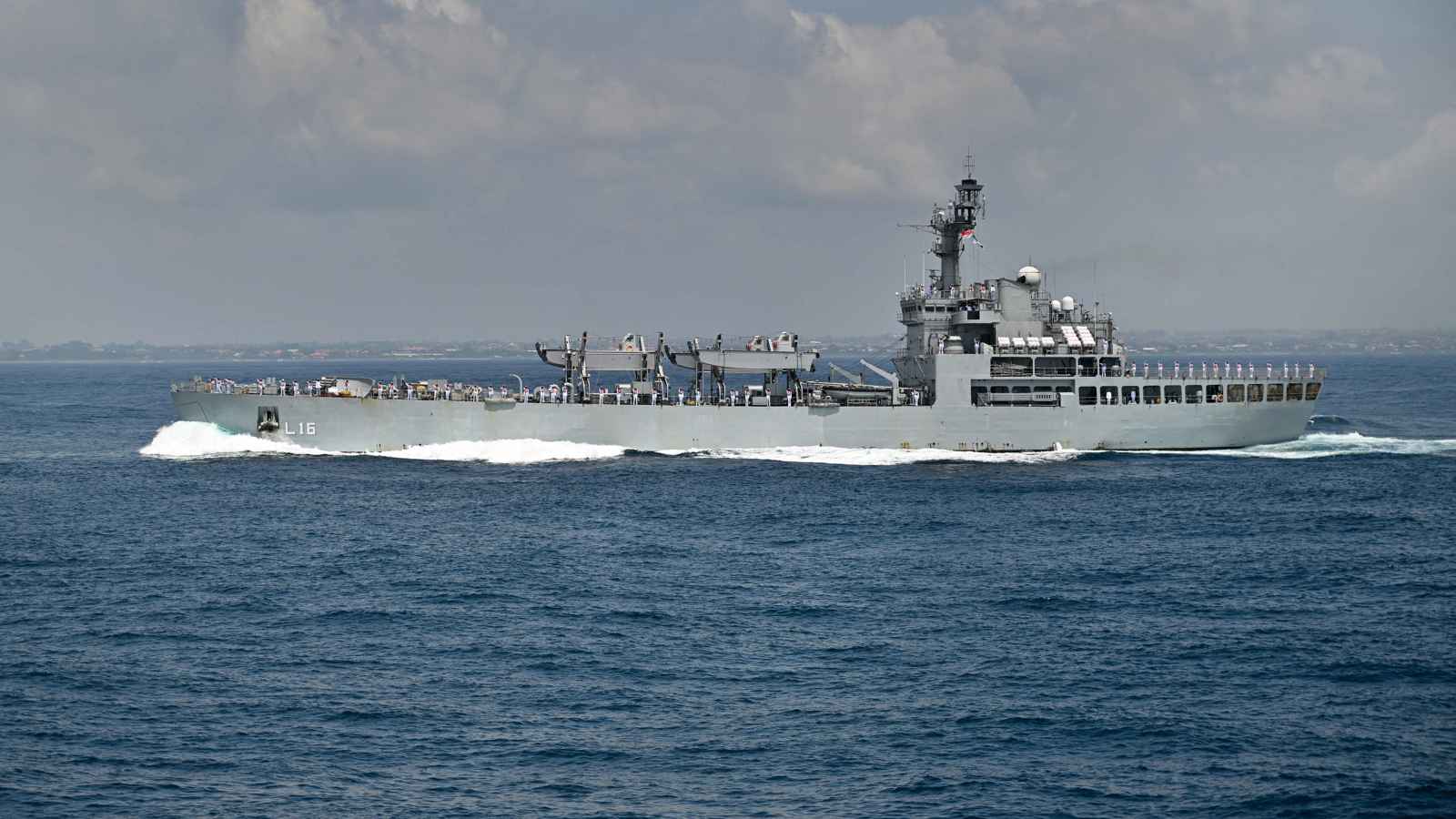 البحرية الهندية تهاجم مواقع داخل باكستان