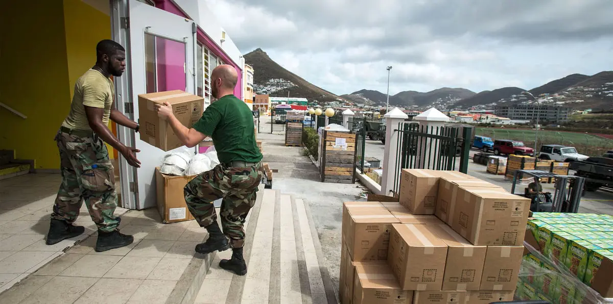 المطارات تفتح جزئيًا والحياة تعود تدريجيًا إلى فلوريدا بعد الإعصار إرما