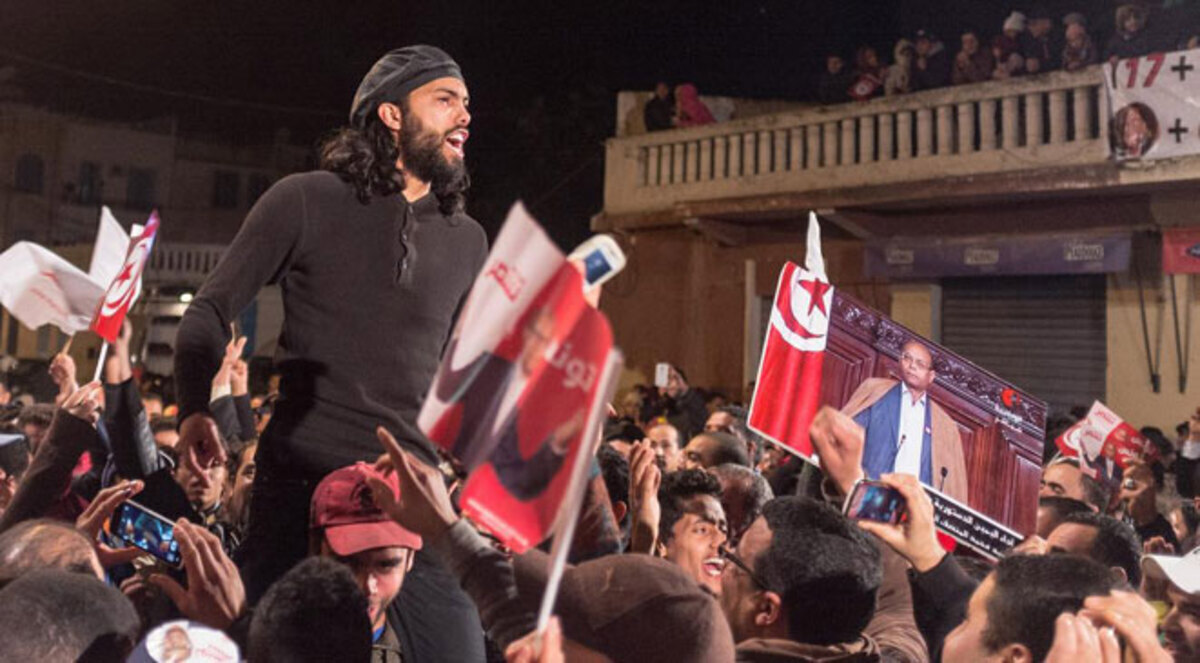 أنصار المرزوقي يحرقون مقر "نداء تونس"