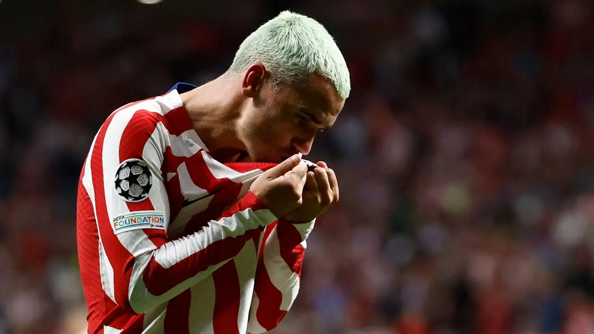 برشلونة يشكو أتلتيكو مدريد بسبب مخالفة بنود عقد استعارة غريزمان