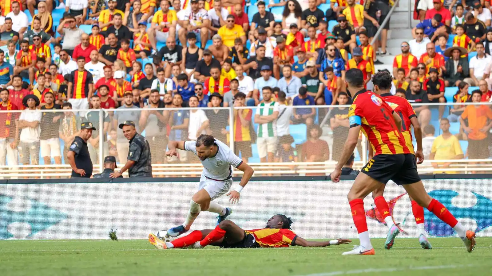 الملعب يلحق الخسارة الأولى بالترجي وتعادل محبط للنجم .. ترتيب الدوري التونسي