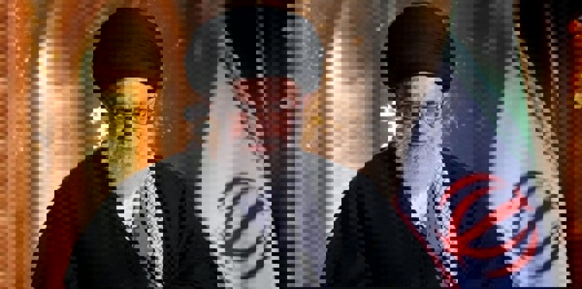 خال خامنئي: تدينون إعدام النمر ولا تتحملون النقد