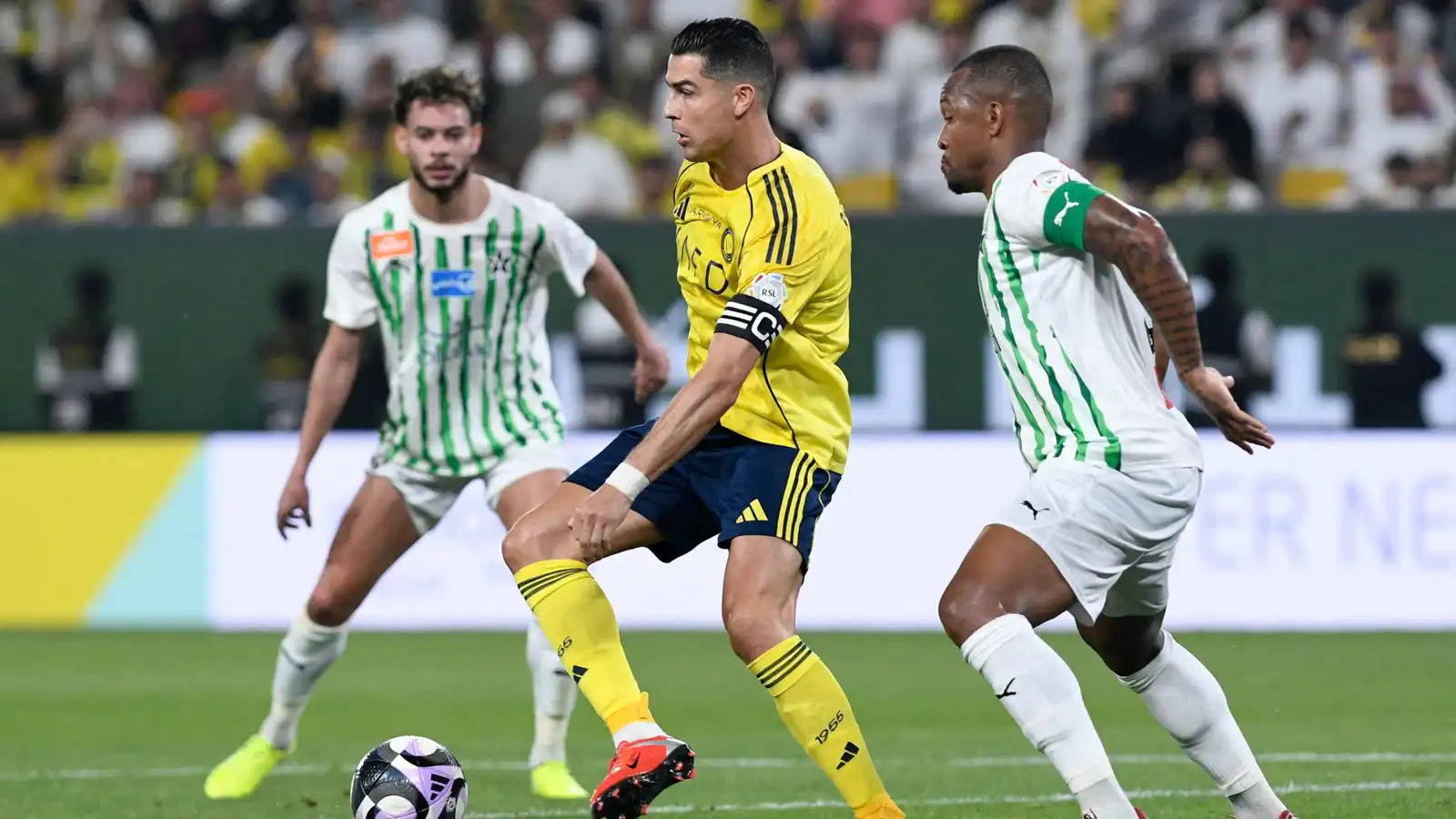 خبير تحكيمي يحسم الجدل حول ضربة جزاء النصر ضد النجمة