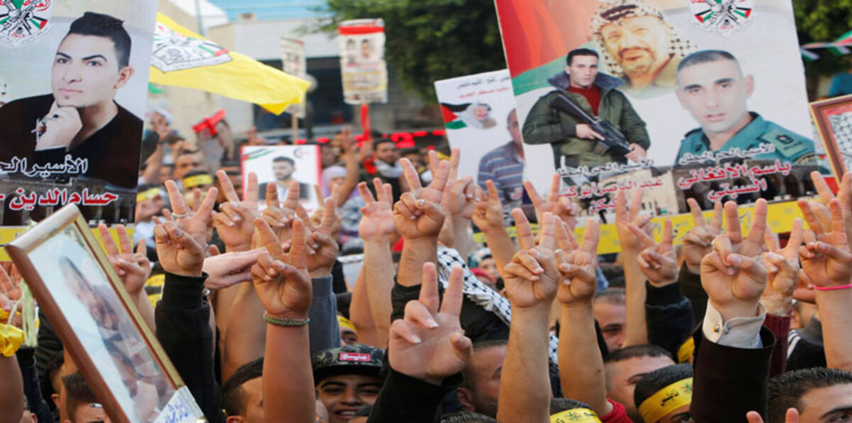 50 من قادة المعتقلين الفلسطينيين بسجون الاحتلال ينضمون للإضراب عن الطعام