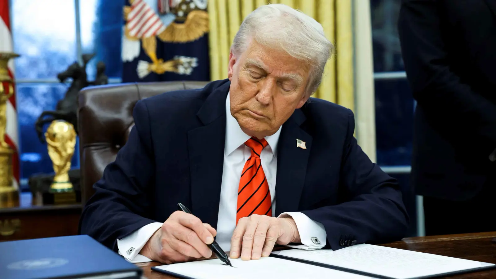 ترامب يرجح تخفيض الرسوم الجمركية المفروضة على الصين