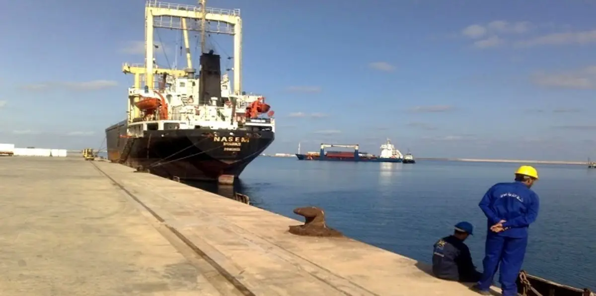 ليبيا تحذر الناقلات من الاقتراب من ميناء راس لانوف