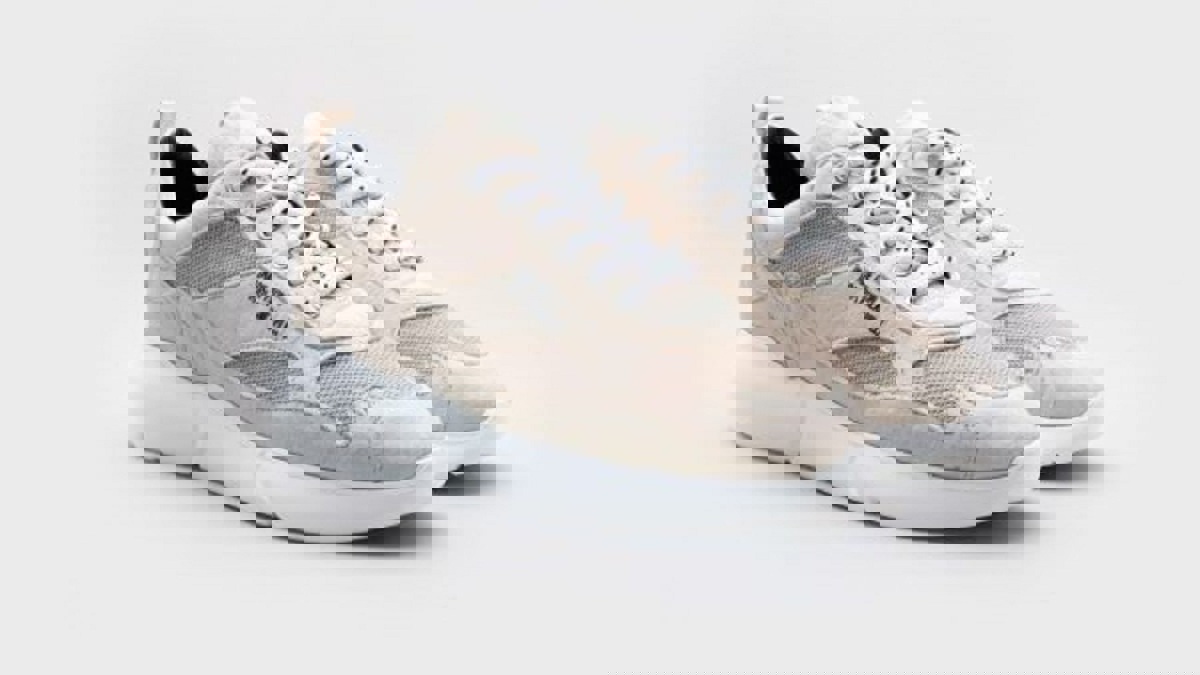 لأول مرة.. صناعة حذاء من ثمار الأناناس بالكامل