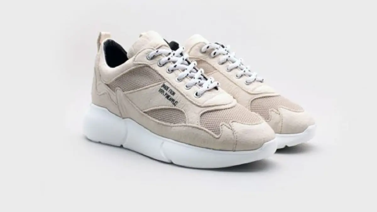 لأول مرة.. صناعة حذاء من ثمار الأناناس بالكامل