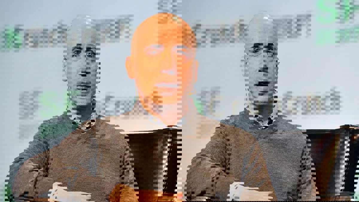 الملياردير يوري ميلنر يتخلّى عن جنسيته الروسية
