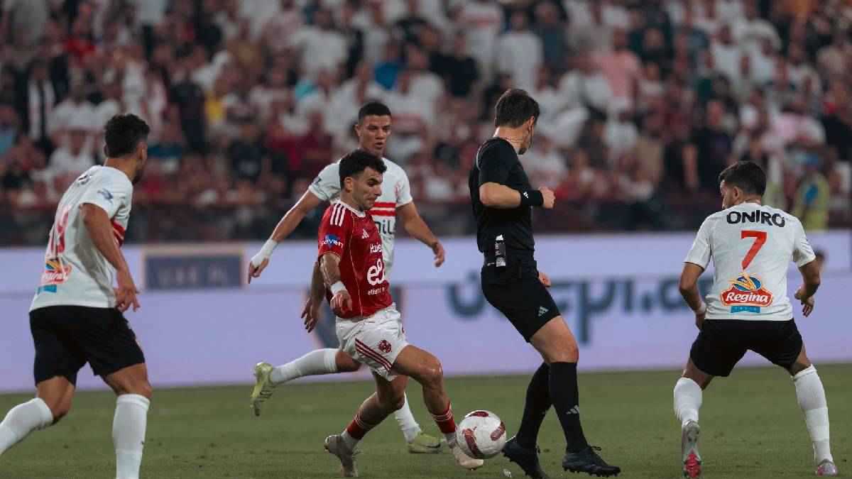 خبير تحكيمي لـ "إرم نيوز": الحكم التركي حرم الزمالك من ضربة جزاء أمام الأهلي