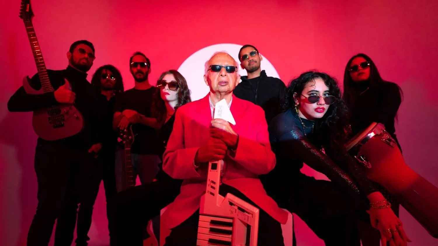 "المصريين".. كيف ساهم نجيب محفوظ بميلاد أشهر فرقة موسيقية بمصر (صور)