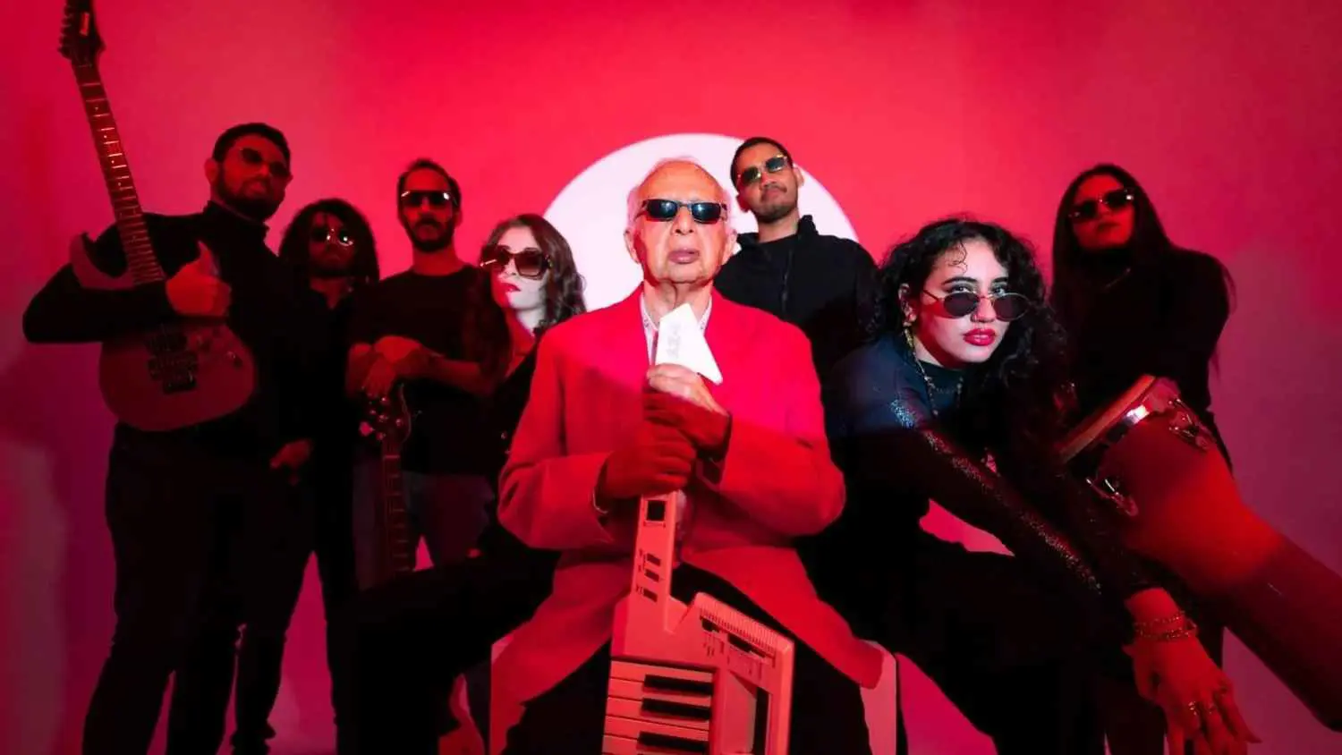 "المصريين".. كيف ساهم نجيب محفوظ بميلاد أشهر فرقة موسيقية بمصر (صور)