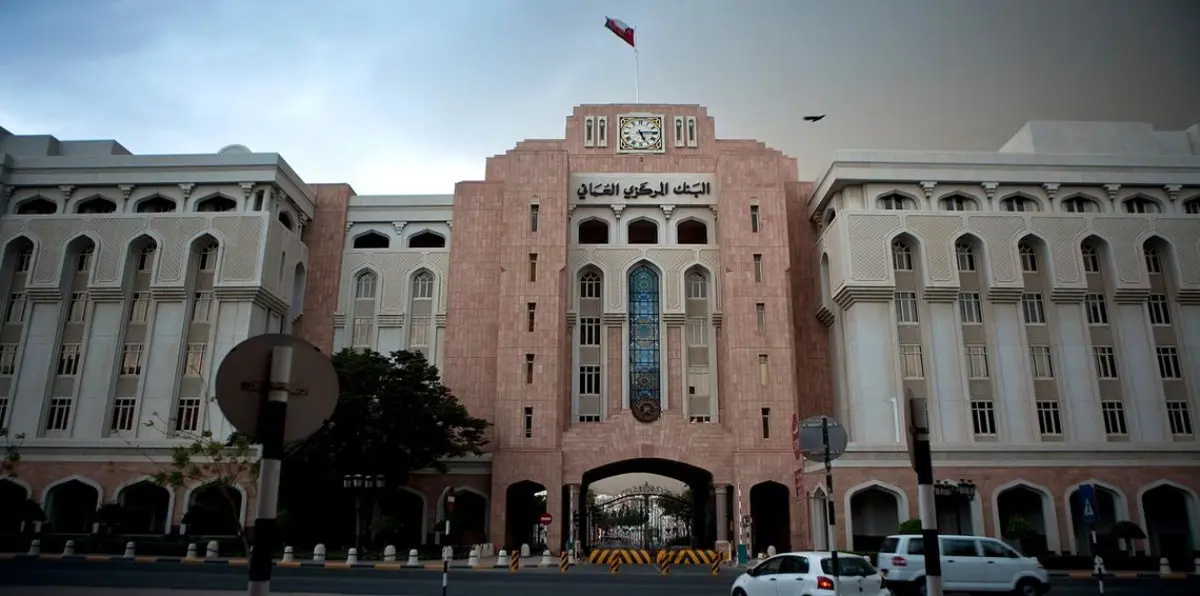 بسبب ضعف الدعم وجودة الأصول.. نظرة سلبية للنظام المصرفي العماني