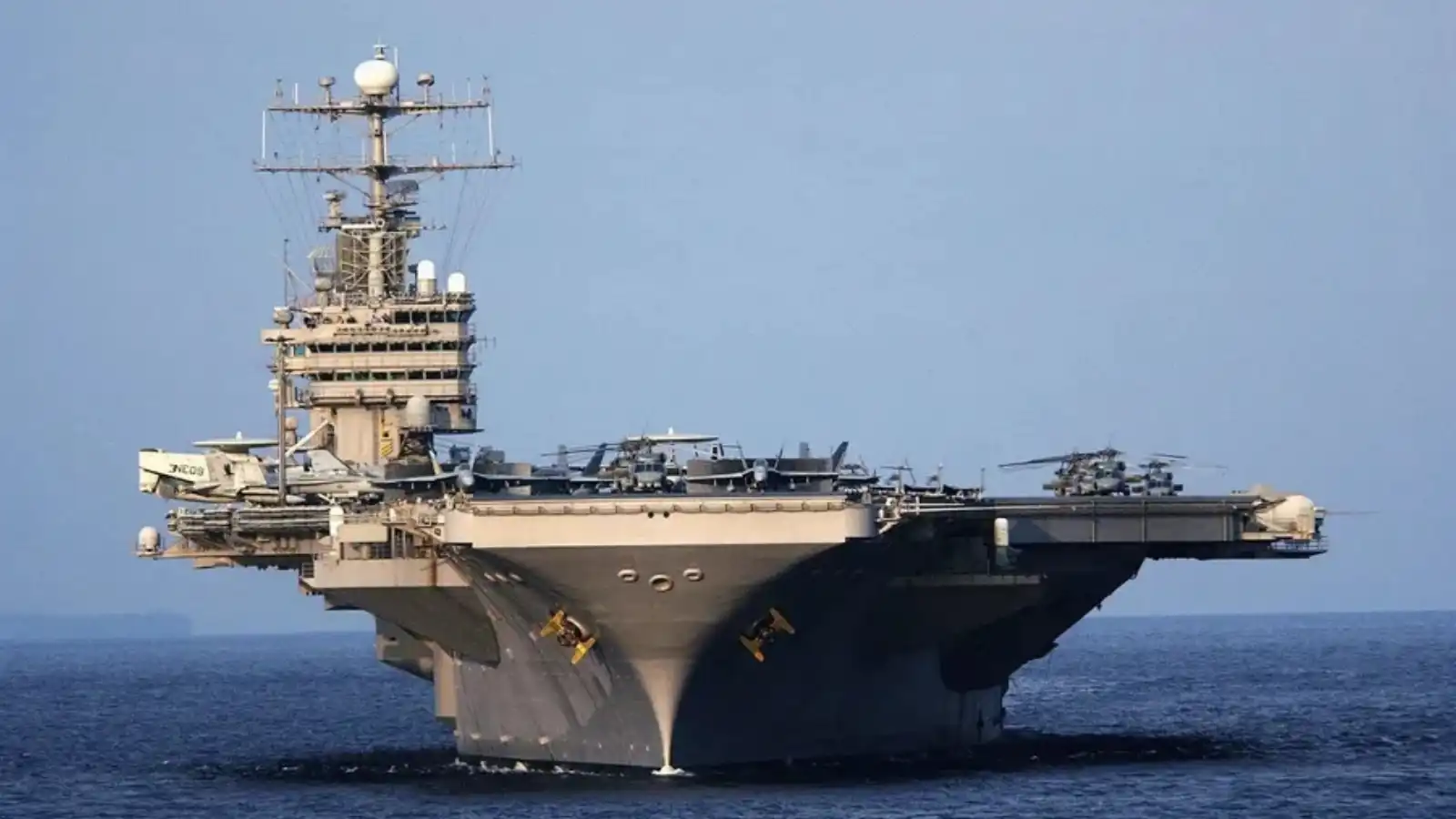 أبراهام لينكولن "في الظلام".. أسرار المناوبة الليلية التي لا تتوقف