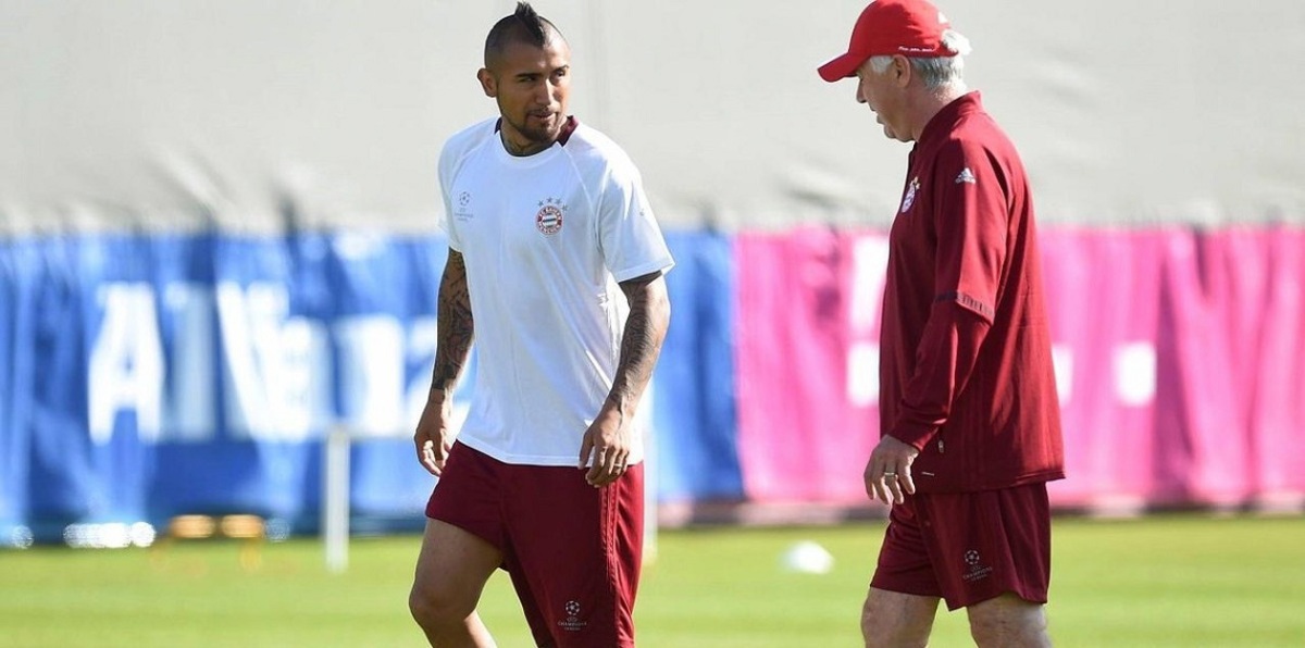 هل يصبح فيدال أولى صفقات أنشيلوتي في نابولي؟