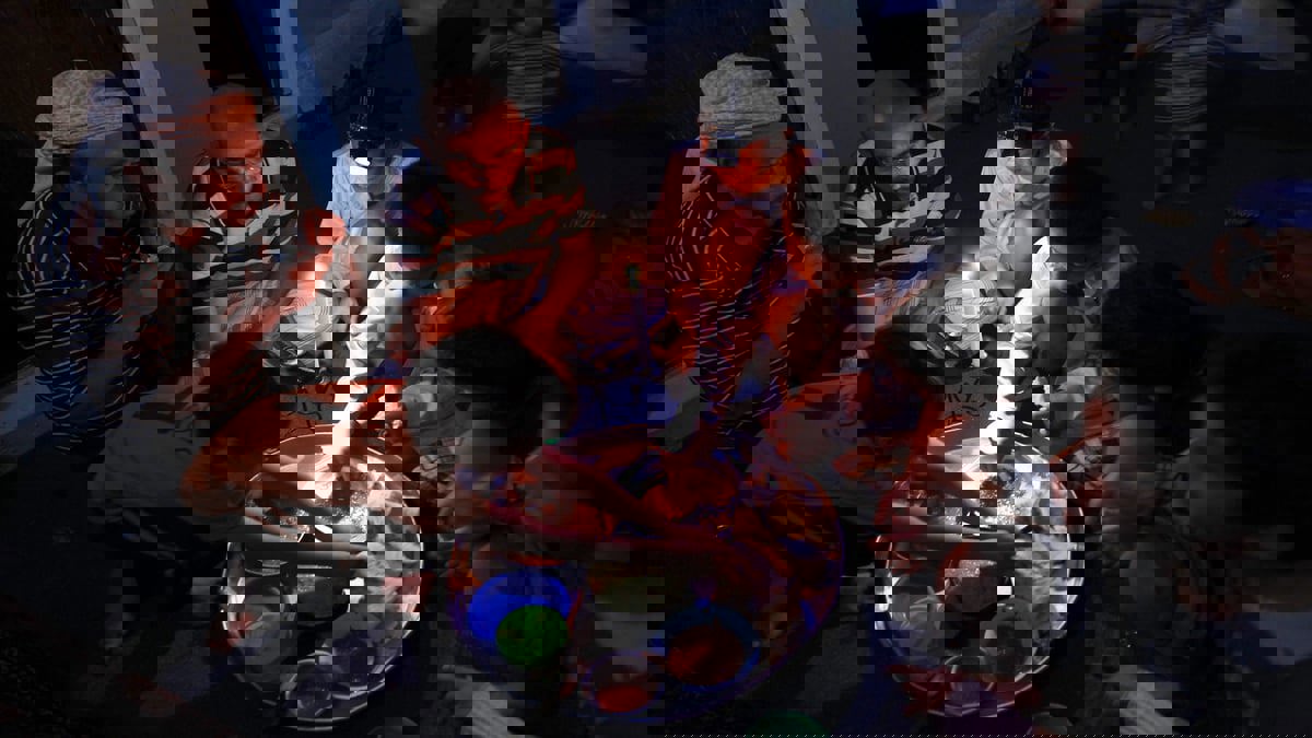 اليمنيون يستعدون لرمضان بهواجس انقطاع الكهرباء