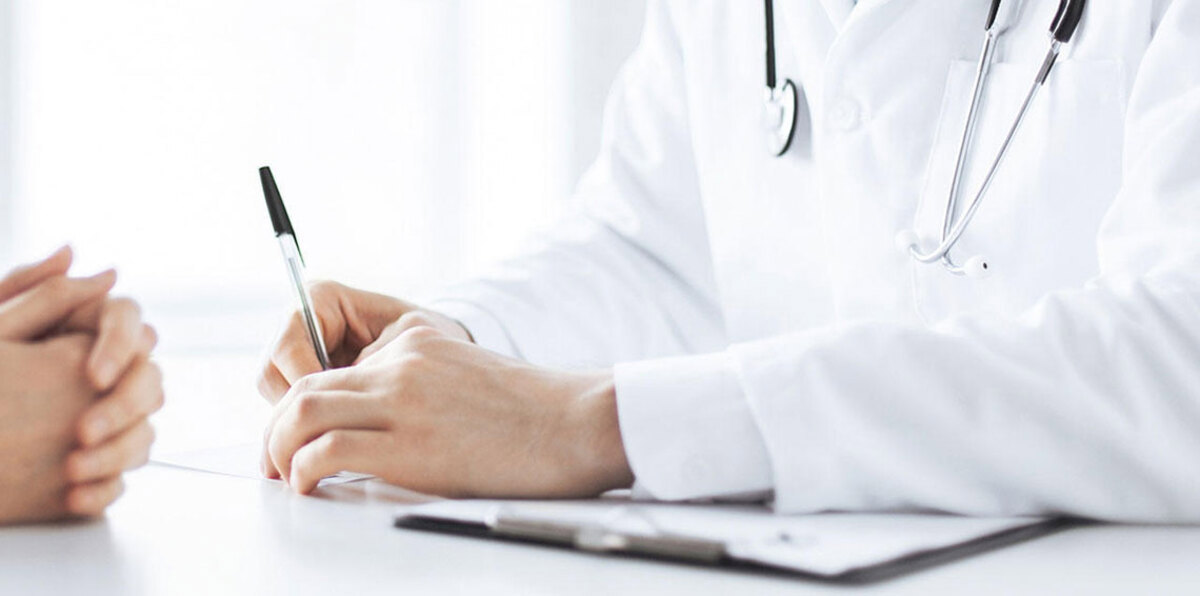 سجن طبيب وافد في السعودية بسبب "شهادة خبرة"